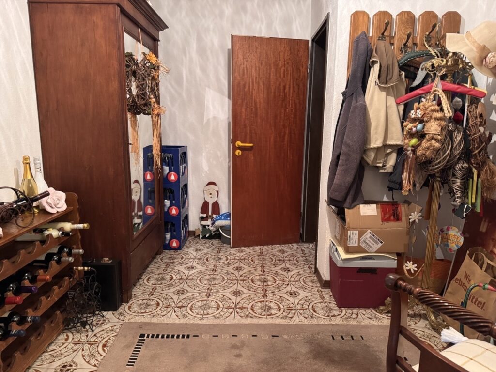 Flur Keller mit Aufgang zum EG