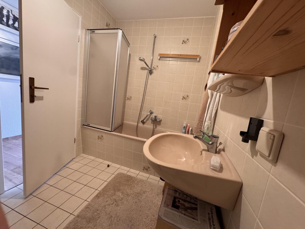 Badezimmer mit Badewanne