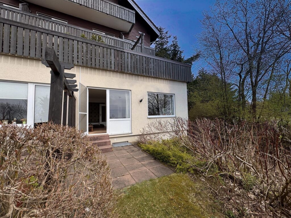 Außenansicht mit Terrasse